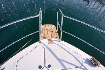 Bow Area & Teak Details Safe and wide side decks leading to the bow, featuring high-quality teak finishing.