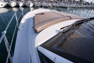 Safe Side Decks - Adriana 44 Designed for family safety, the Adriana 44 Fly offers secure movement around the boat.