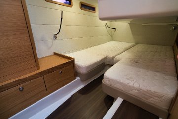 Twin Bed Guest Cabin Starboard guest cabin with twin beds, ideal for children or friends.