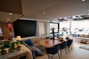 bali-58-fly-salon-tisch-004