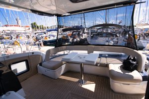 galeon-480-fly-cockpit-003