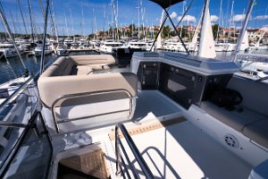 galeon-480-charterbase-sibenik-flybridge-006