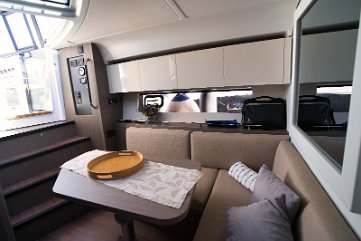 Salon & Eignereingang - Gran Turismo 41 Das offene Layout verbindet den Salon nahtlos mit der vorderen Eignerkabine.