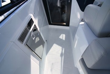 Polsterung Details - 'Miami Vice' Hochwertige Stoffe und Oberflächen definieren das luxuriöse Gefühl auf dieser Yacht.