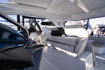 Kormilarsko mjesto - GT 41 Moderna i sportska instrument ploča na Gran Turismu 41, dizajnirana za užitak u vožnji.