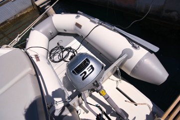 Gommone Highfield e motore Honda Affidabile tender con motore fuoribordo incluso con 'Miami Vice' per la vostra comodità.