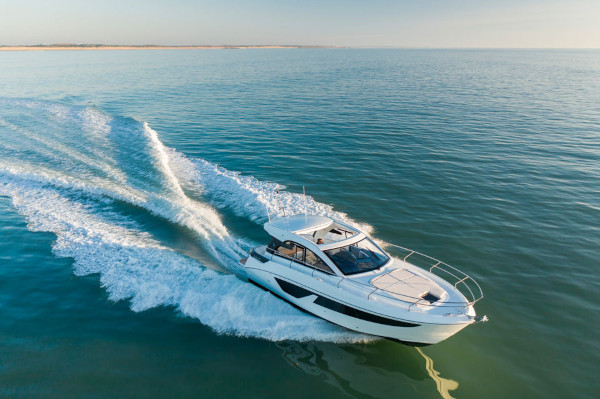 Motorboot Gran Turismo 41 chartern