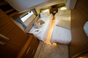 greenline-48-fly-port-side-cabin-013