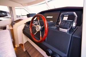 greenline-48-fly-helm-009