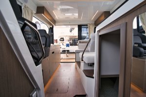 merry-fisher-1095-fly-serie2-corridoio-cabine-010