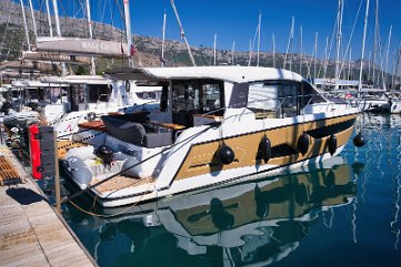 Sealine C390 'Tireless' in Marina Kastela The motor boat 'Tireless' docked in Kastela (Split), ready for your charter holiday in Dalmatia.
