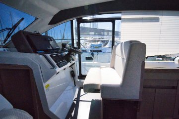 Easy Deck Access The side door allows the skipper to help with mooring lines quickly and safely.