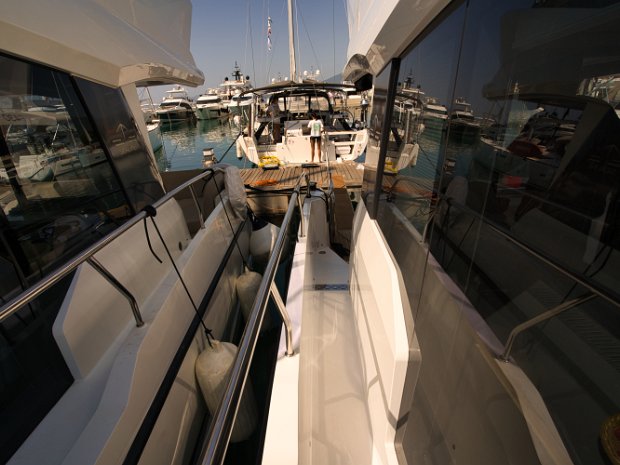 Sealine-F430-Deck