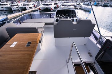 Sealine F430 Flybridge Lounge Spacious upper deck area on 