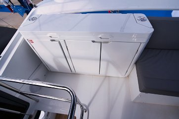 Flybridge Wetbar Amenities Equipped with a fridge and sink, ensuring cold drinks are always within reach.