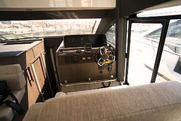 Interior Helm Station Ergonomically designed console with excellent visibility for safe navigation in all conditions.