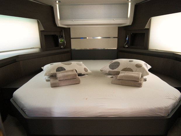 Sealine-F430-Cabins