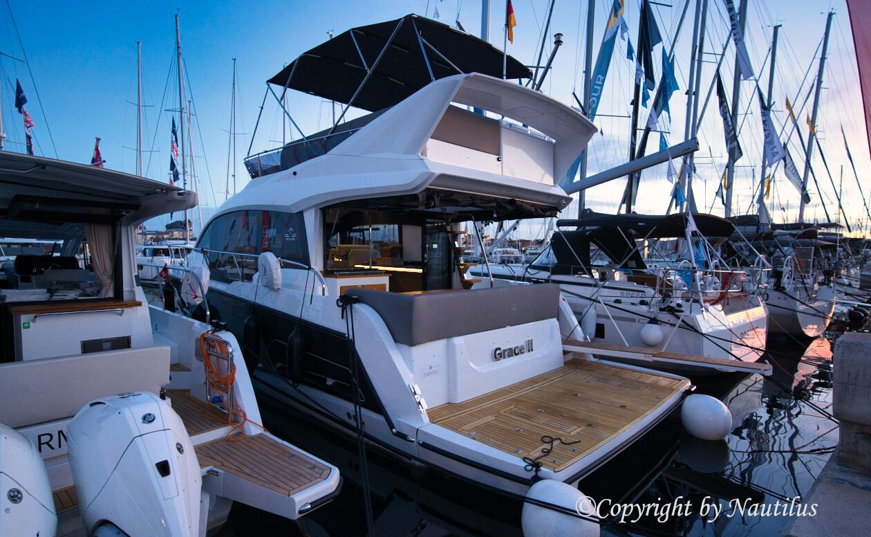Croatia yacht charter - Sealine F430