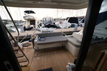 Noleggio Trawler 41 Pirovac, Sebenico - Pozzetto Ampia area salotto nel pozzetto di poppa di 'Swift Home', perfettamente collegata con l'interno.