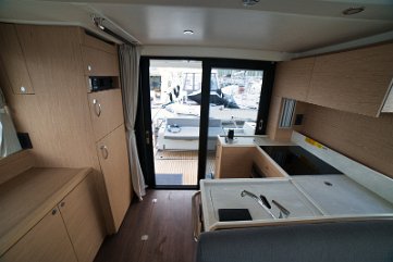 Relaxing Atmosphere on Board The interior design of the Swift Trawler 41 prioritizes comfort and practicality for long cruises.