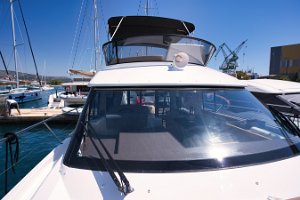 bavaria-virtess-420-fly-deck-003