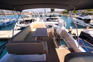 bavaria-virtess-420-fly-flybridge010