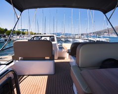 Virtess 420 Fly - Flybridge