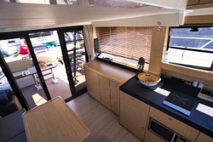 bavaria-virtess-42-fly-galley-001