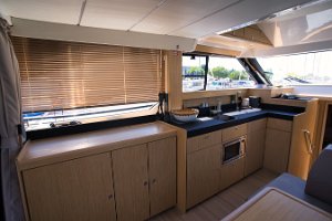 bavaria-virtess-42-fly-galley-003