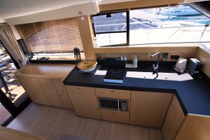 bavaria-virtess-42-fly-galley-005