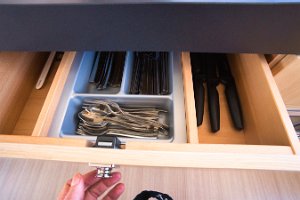 bavaria-virtess-42-fly-galley-007