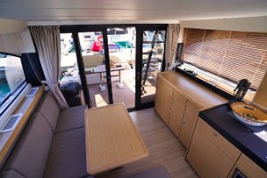 bavaria-virtess-42-fly-galley-009