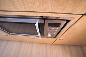 bavaria-virtess-42-fly-galley-013