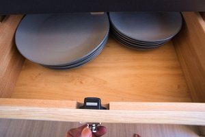 bavaria-virtess-42-fly-galley-017