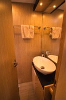 bavaria-virtess-42-fly-toilet-004